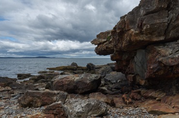 Rocky outcrop on the Great Head trail